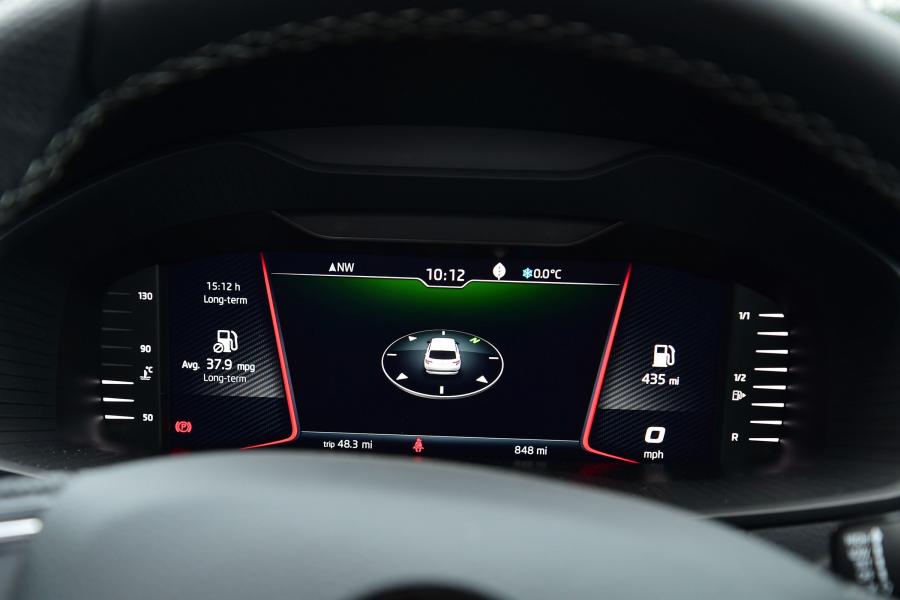 Панель приборов Skoda Karoq 4x4 Sportline 2018 года  (UK) (фото 7 из 13)